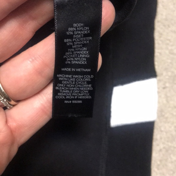 Express Capri compression pant - Picture 3 of 5